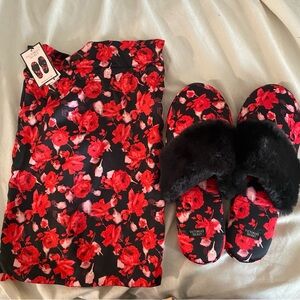 Victoria’s Secret Slippers with Faux Fur Floral Design NWT
